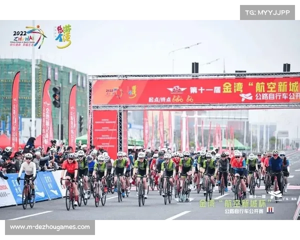 金湾观众热情助威 沿海赛道成车手竞技与观众节日