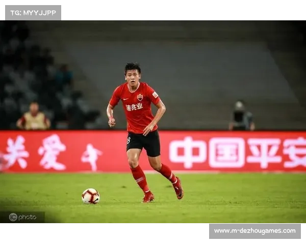 成都蓉城连签三将稳军心，中场核心甘超续约保障战术延续性